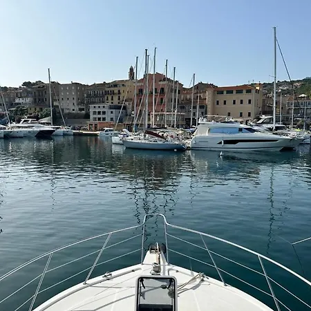 Bateau Vedette 14 Metres 船上ホテル プロプリアノ