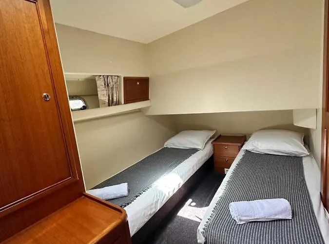 Bateau Vedette 14 Metres ספינת מלון *