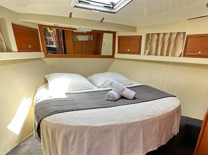 Bateau Vedette 14 Metres ספינת מלון *