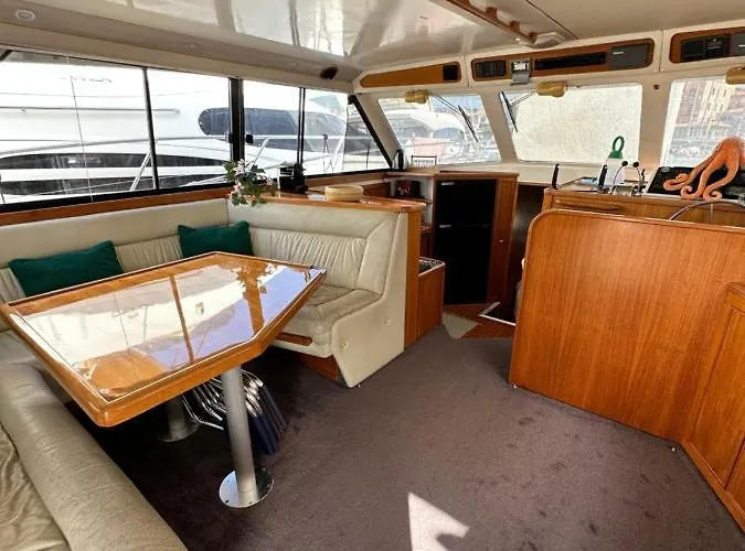 Bateau Vedette 14 Metres Båthotell